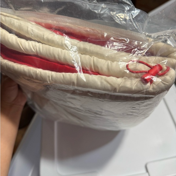 Phillies Mothers Day Red Vest - Picture 4 of 4